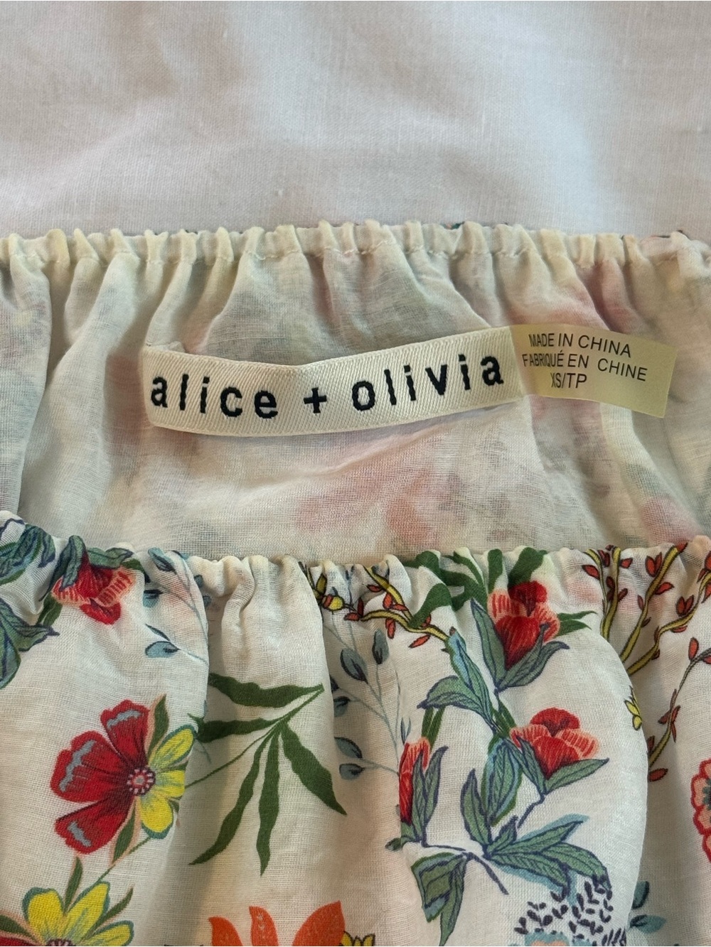 Alice + Olivia White Floral Smocked Crop Top with Red & Green Accents Sz XS - Picture 6 of 9
